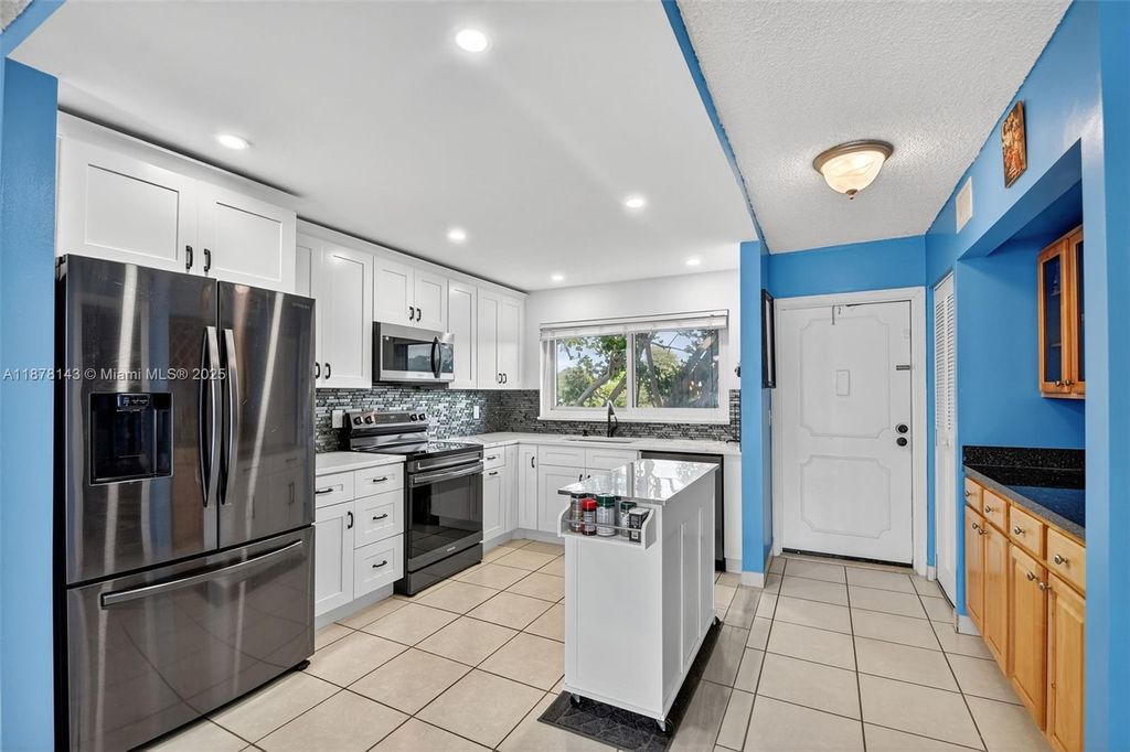 Photo of 2000 S Federal Hwy #304, Boynton Beach, FL 33435 (MLS # A11878143)