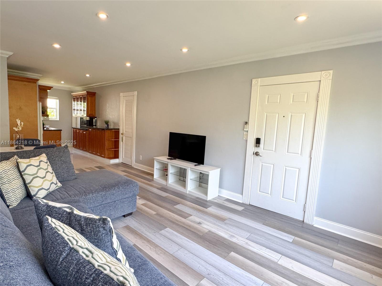 10072 E Bay Harbor Dr 72C