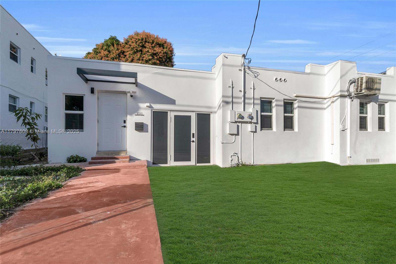 1011 Sw 9th St 3, Miami, Broward County, Florida - 1 Bedrooms  
1 Bathrooms - 