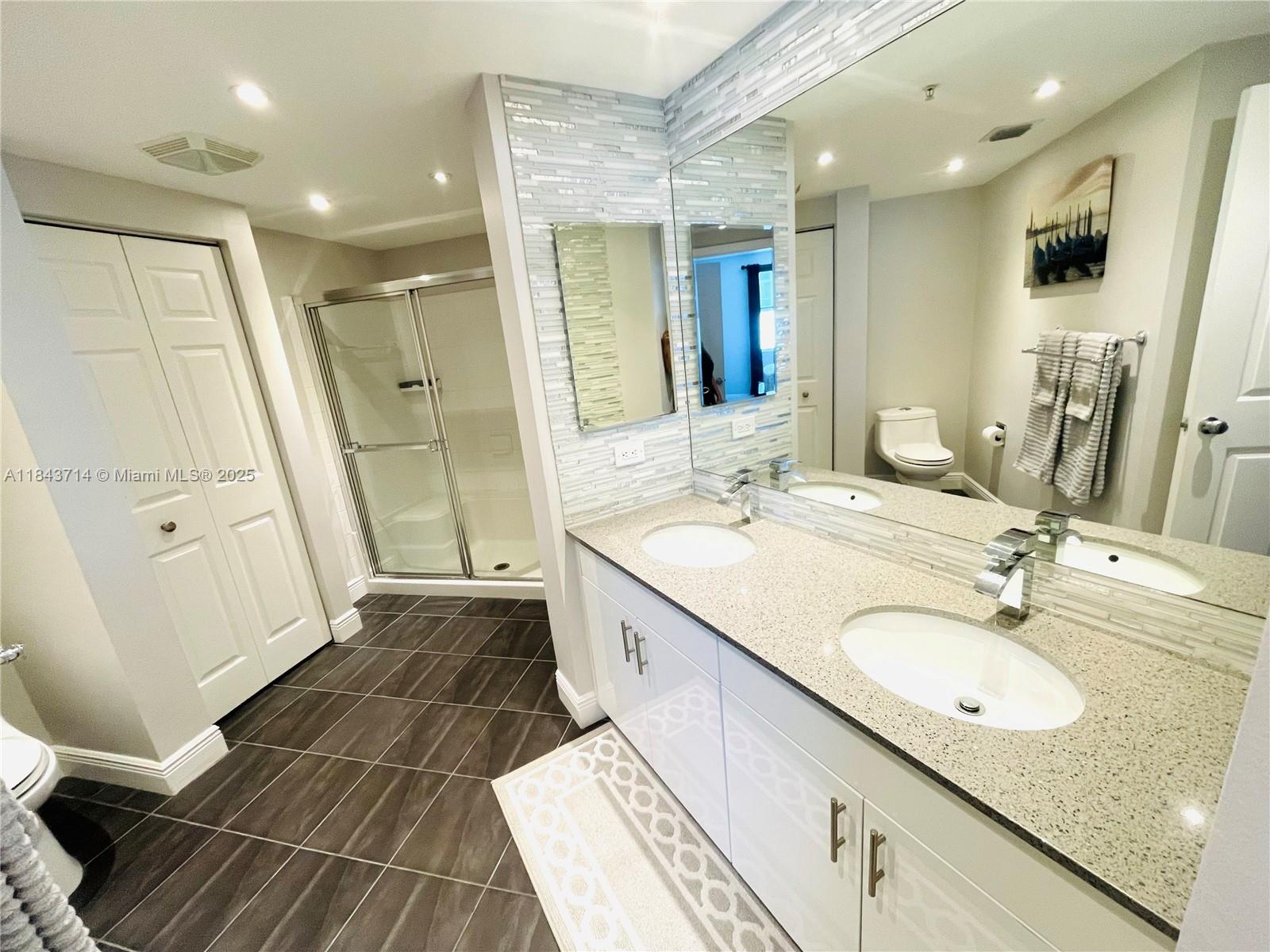 PORTO BELLAGIO CONDO - Residential