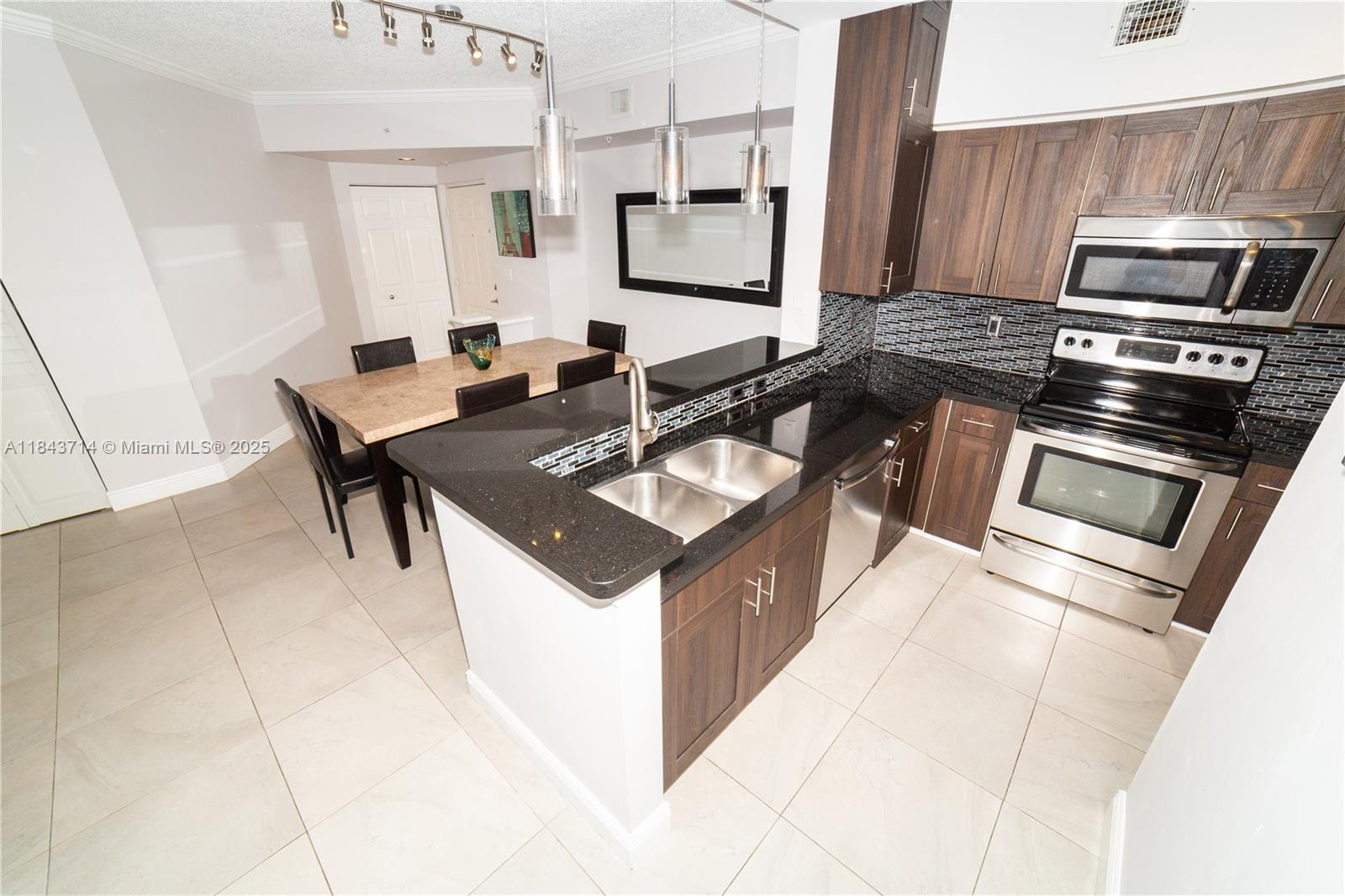 PORTO BELLAGIO CONDO - Residential