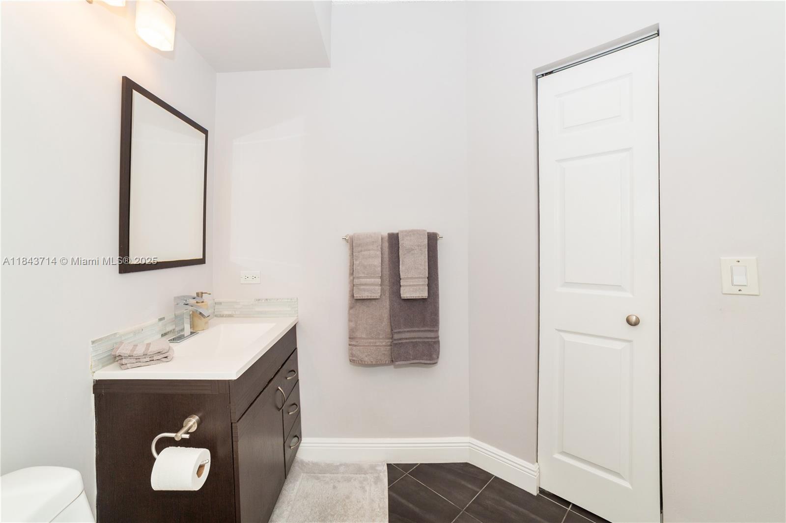 PORTO BELLAGIO CONDO - Residential