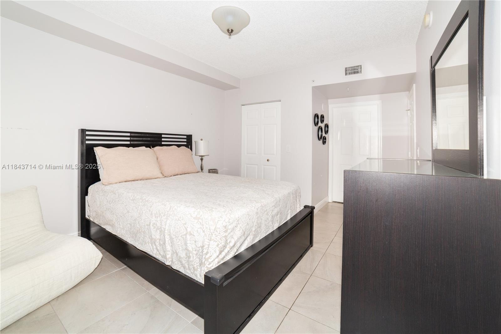 PORTO BELLAGIO CONDO - Residential