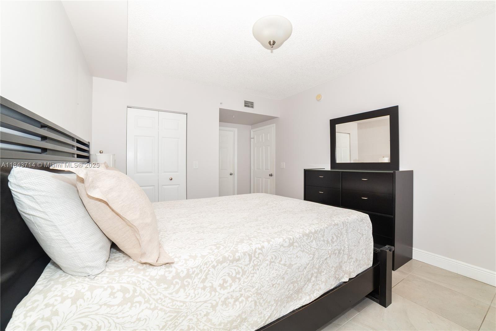 PORTO BELLAGIO CONDO - Residential