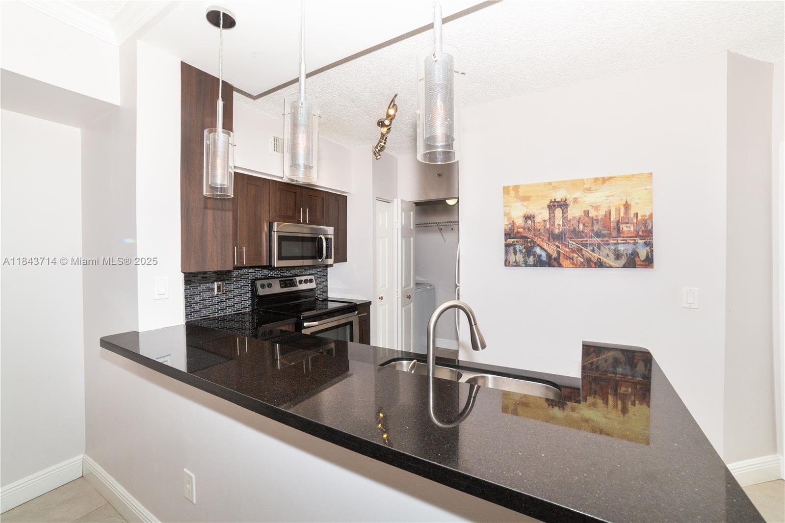 PORTO BELLAGIO CONDO - Residential