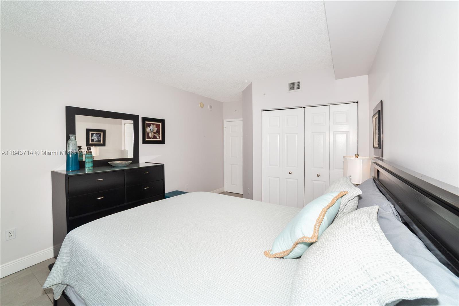 PORTO BELLAGIO CONDO - Residential