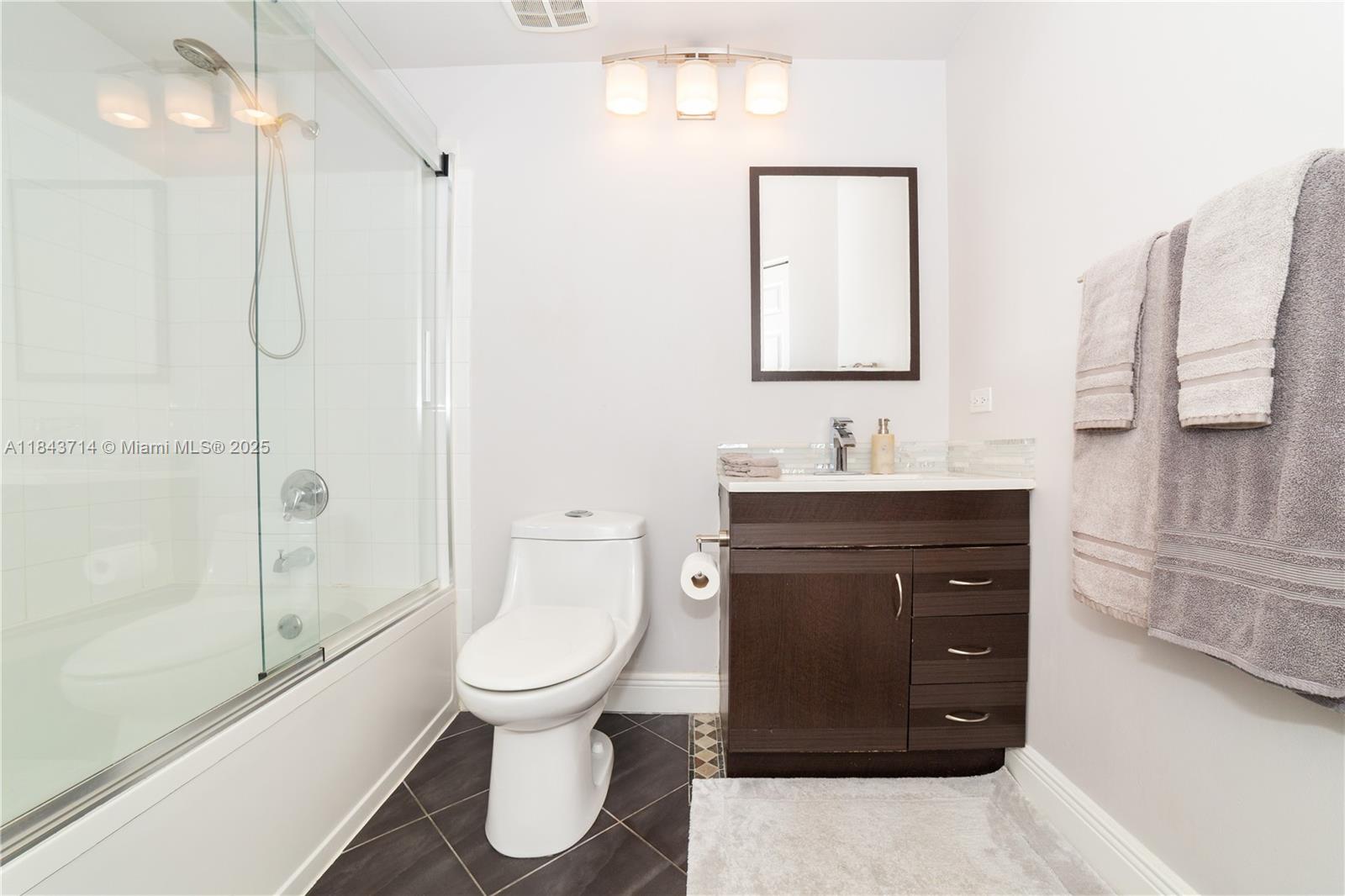 PORTO BELLAGIO CONDO - Residential