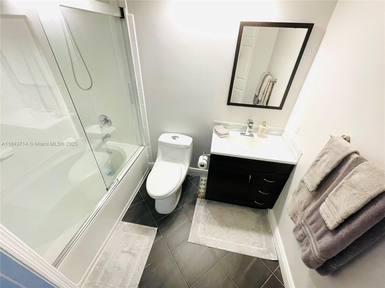 PORTO BELLAGIO CONDO - Residential