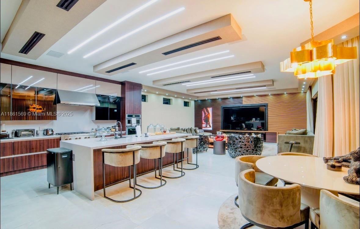 HOLLYWOOD LAKES COUNTRY C - Residential