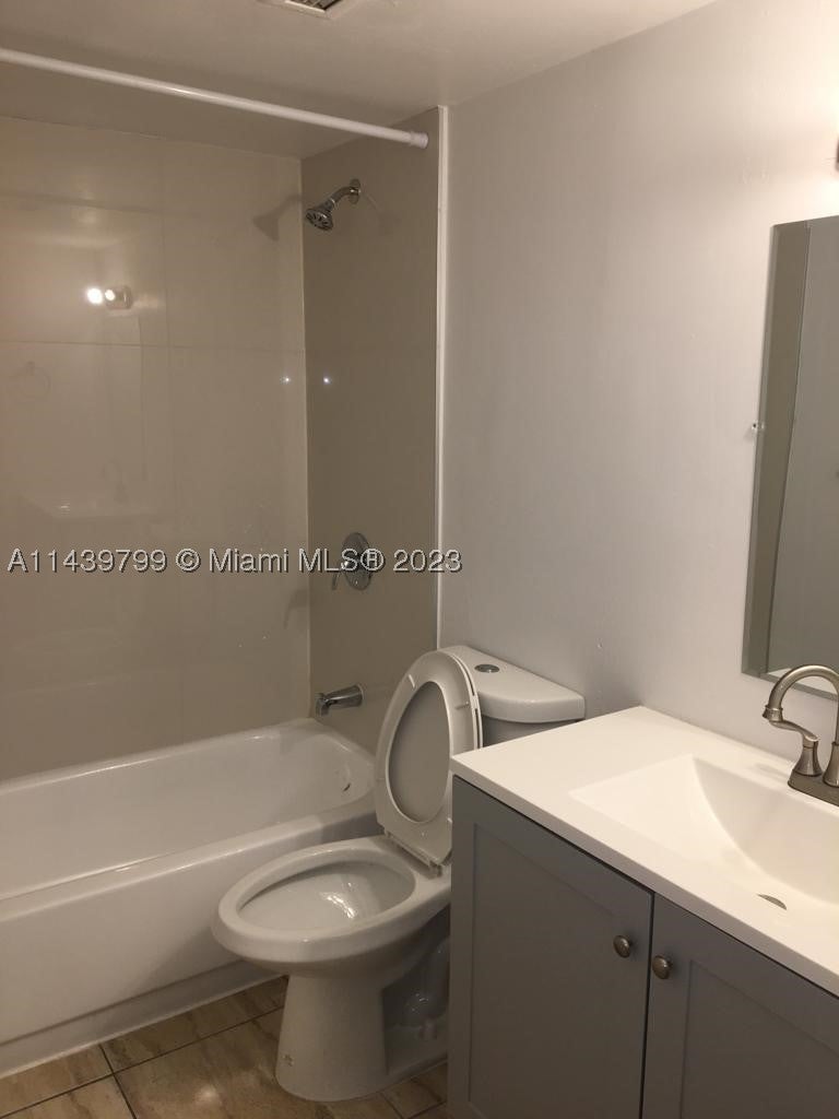498 NW 165th St Rd D205