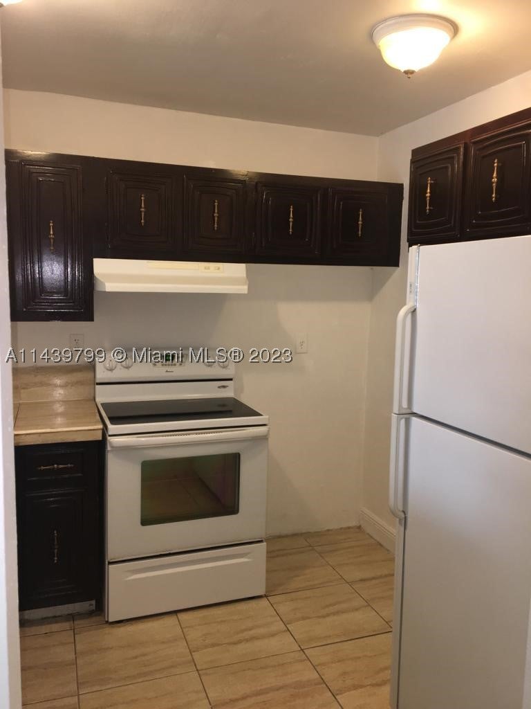 498 NW 165th St Rd D205