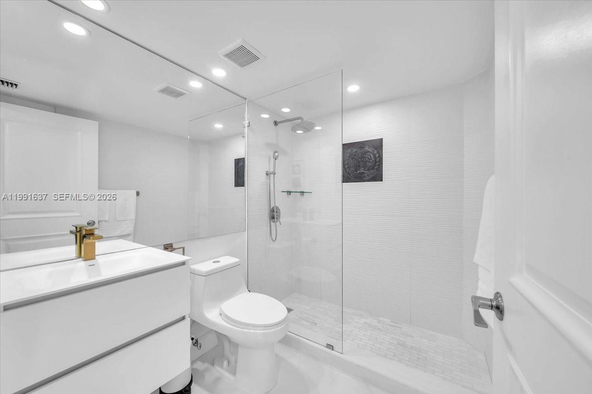 THE STERLING CONDO - Residential Lease