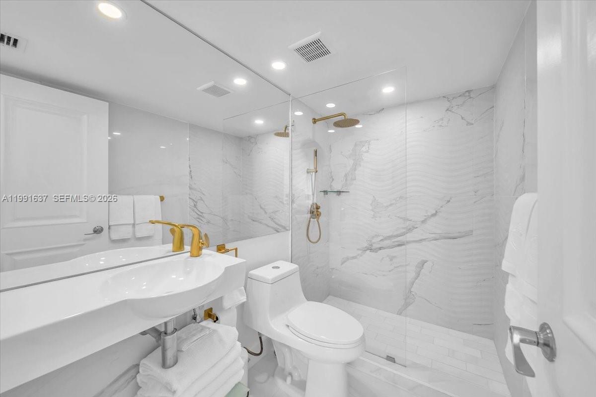 THE STERLING CONDO - Residential Lease