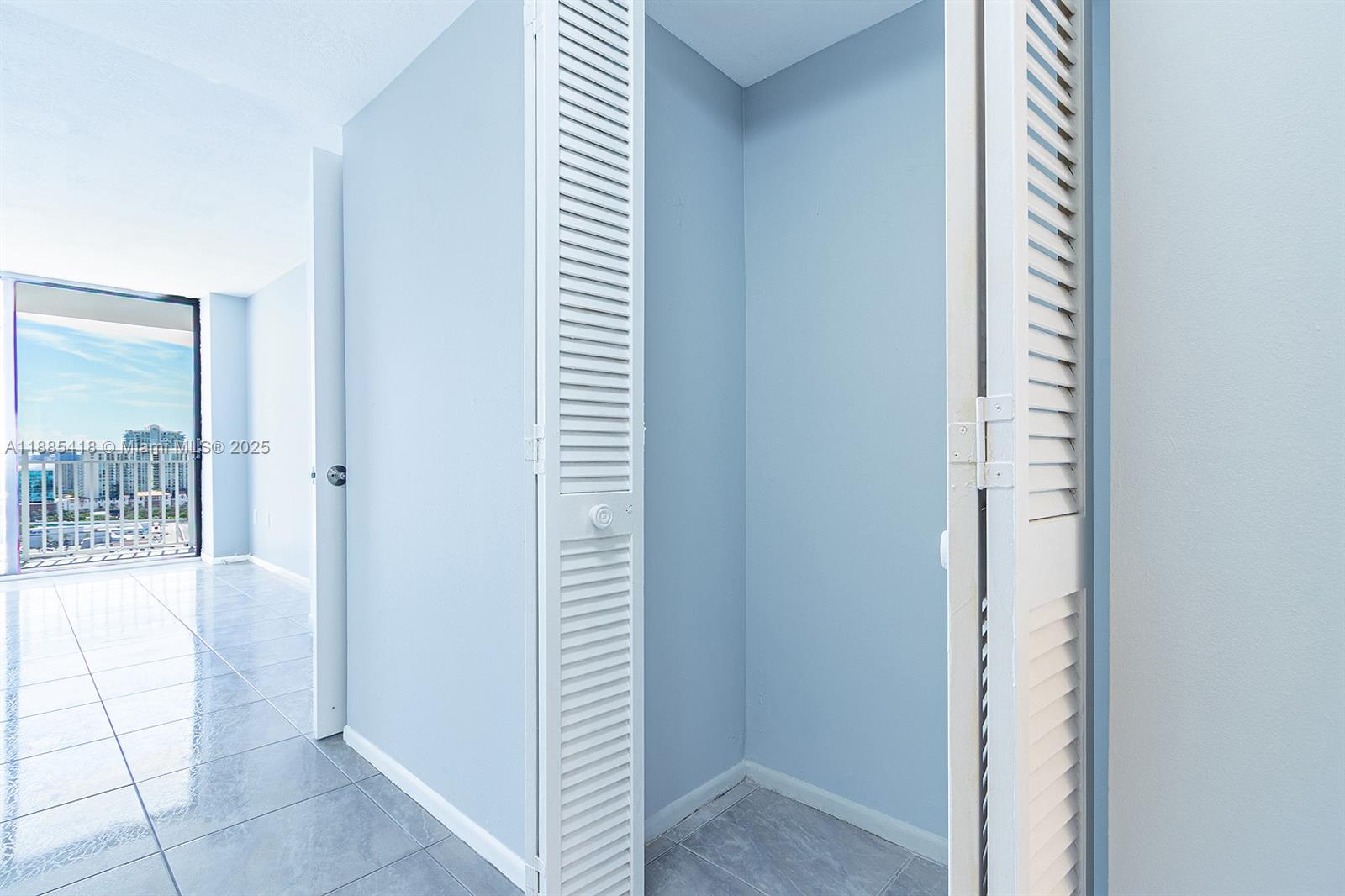 WINSTON TOWERS 600 CONDO - Residential