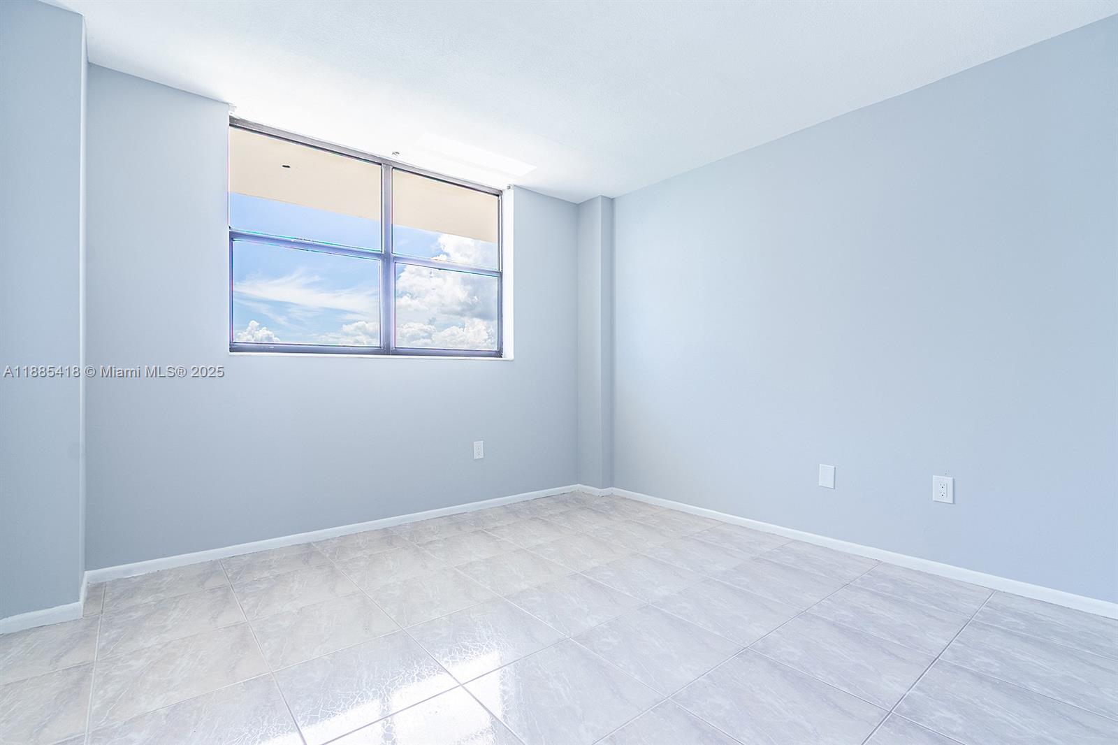 WINSTON TOWERS 600 CONDO - Residential