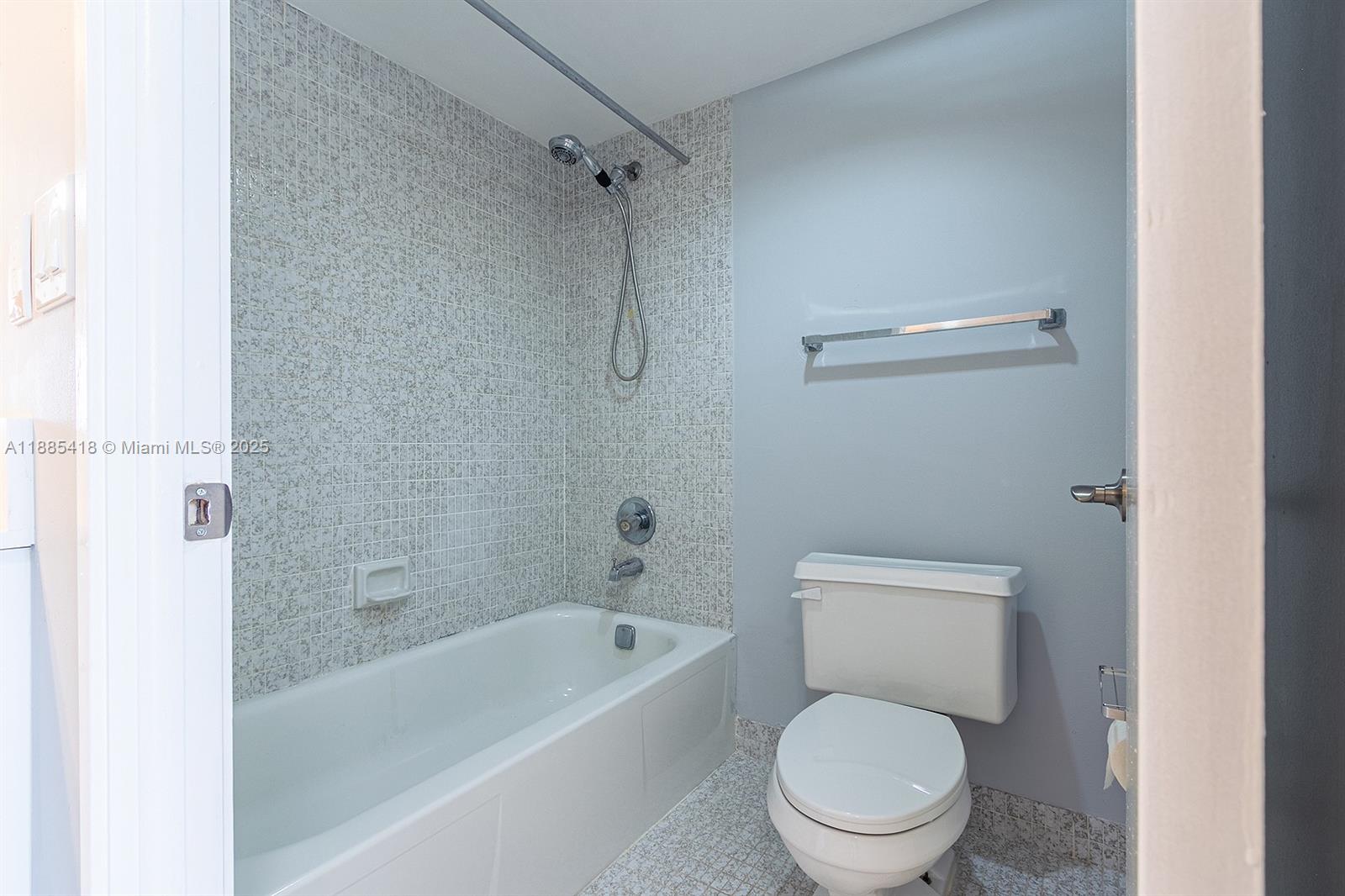 WINSTON TOWERS 600 CONDO - Residential