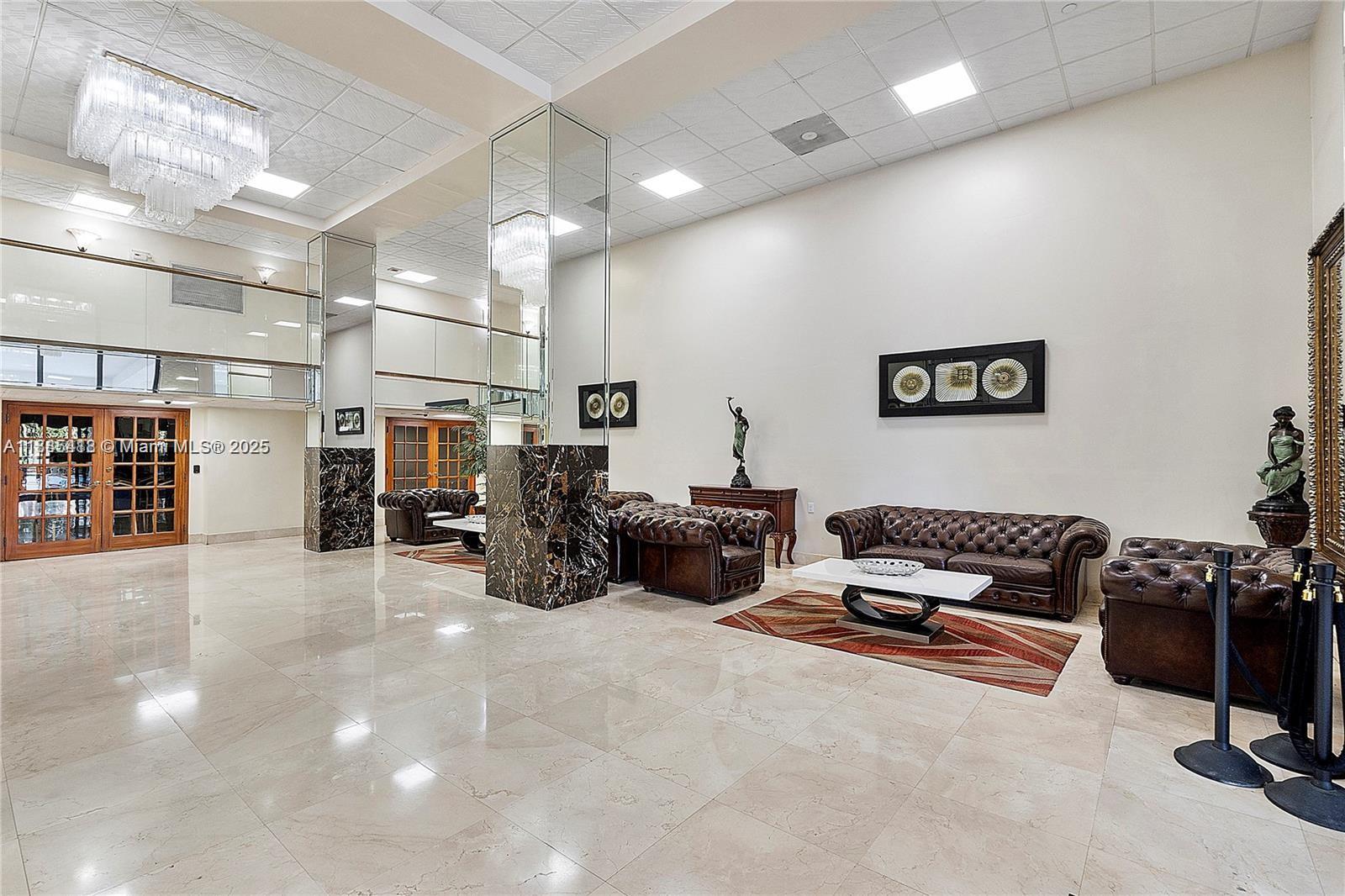 WINSTON TOWERS 600 CONDO - Residential