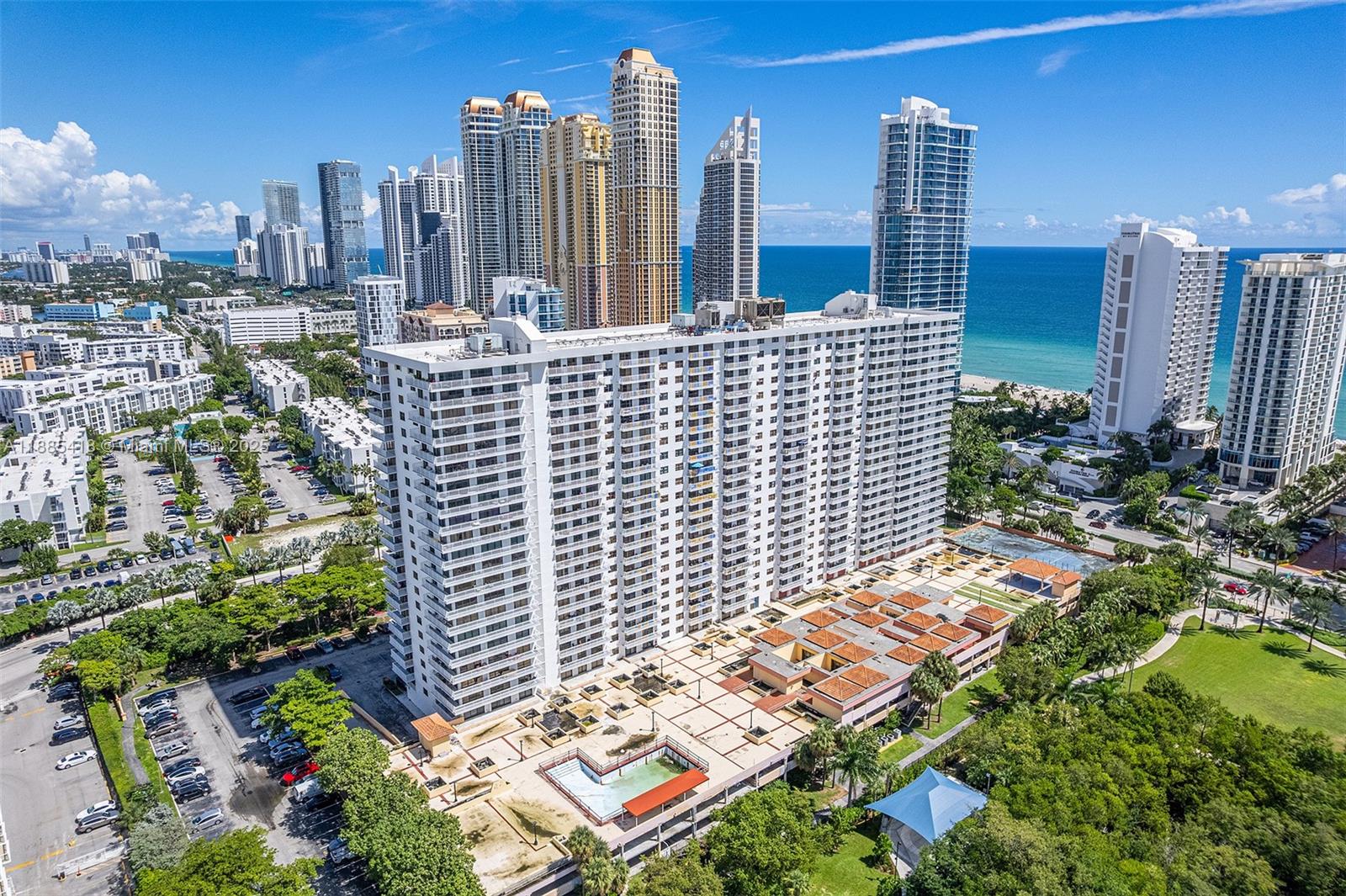 WINSTON TOWERS 600 CONDO - Residential