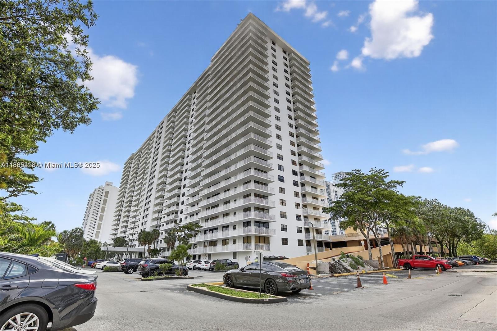 WINSTON TOWERS 600 CONDO - Residential