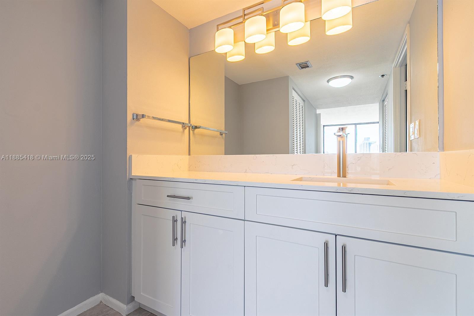 WINSTON TOWERS 600 CONDO - Residential