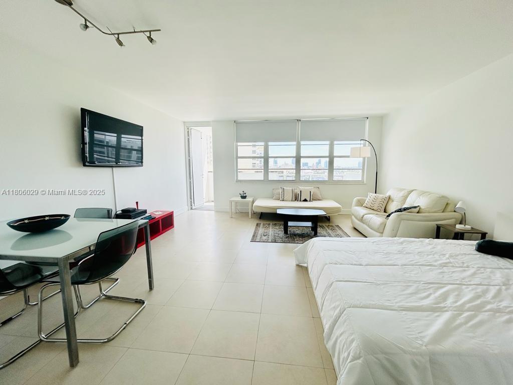 Rental Property at 100 Lincoln Rd 1009, Miami Beach, Miami-Dade County, Florida - Bathrooms: 1  - $2,400 MO.