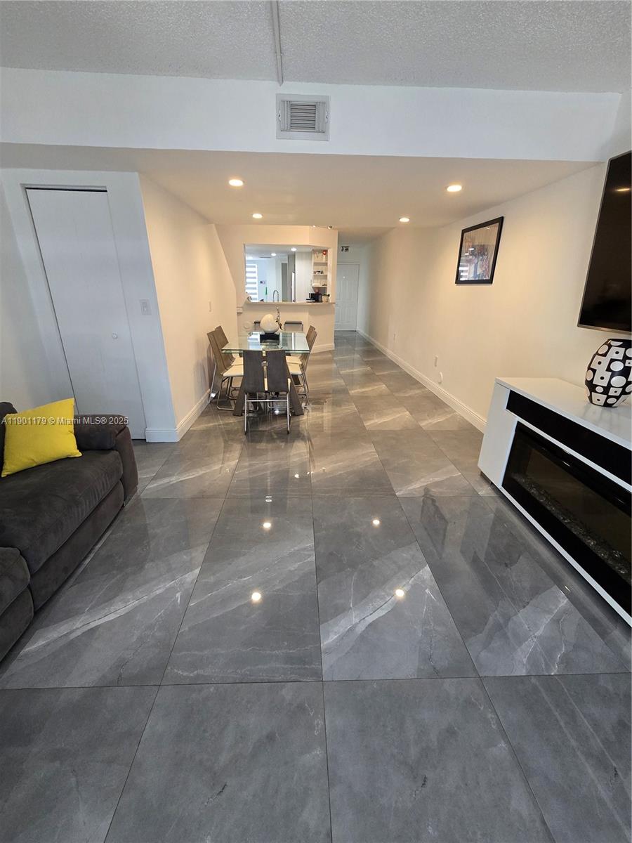 MARINA REAL CONDO NO 5 - Residential Lease