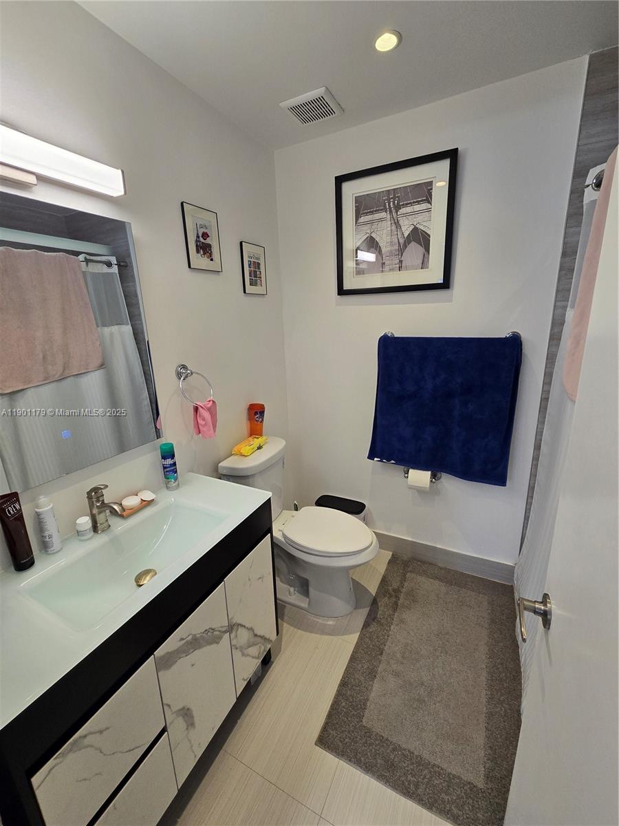 MARINA REAL CONDO NO 5 - Residential Lease