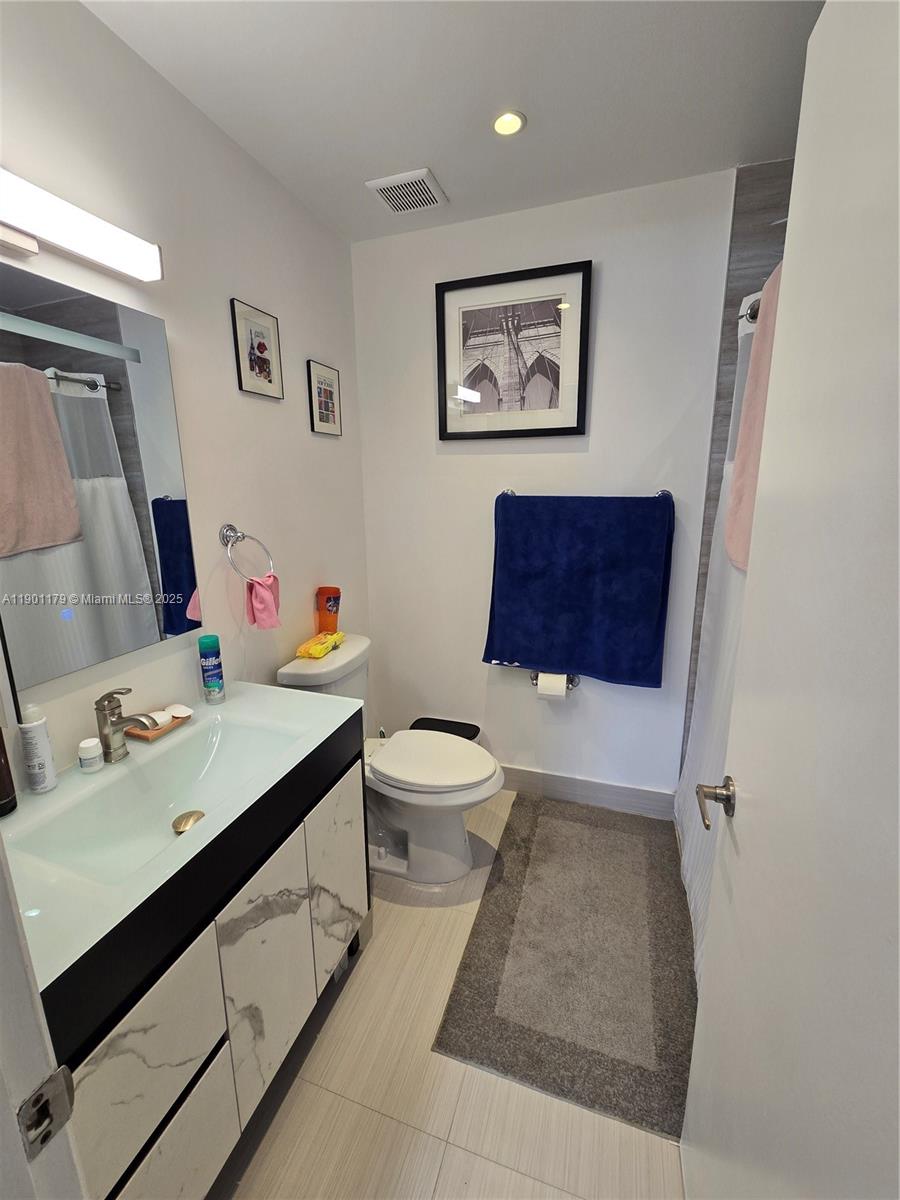 MARINA REAL CONDO NO 5 - Residential Lease