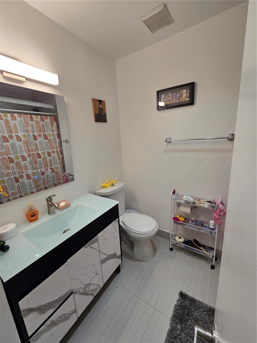 MARINA REAL CONDO NO 5 - Residential Lease