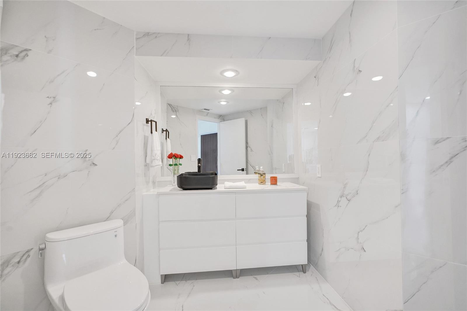 4000 ISL BLVD WILLIAMS IS - Residential