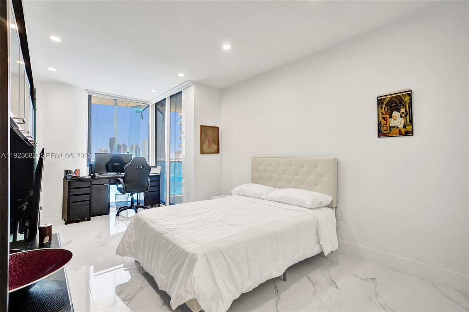 4000 ISL BLVD WILLIAMS IS - Residential