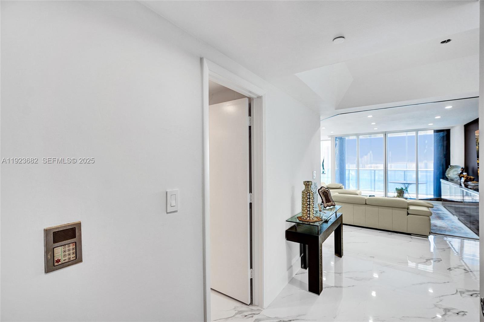 4000 ISL BLVD WILLIAMS IS - Residential