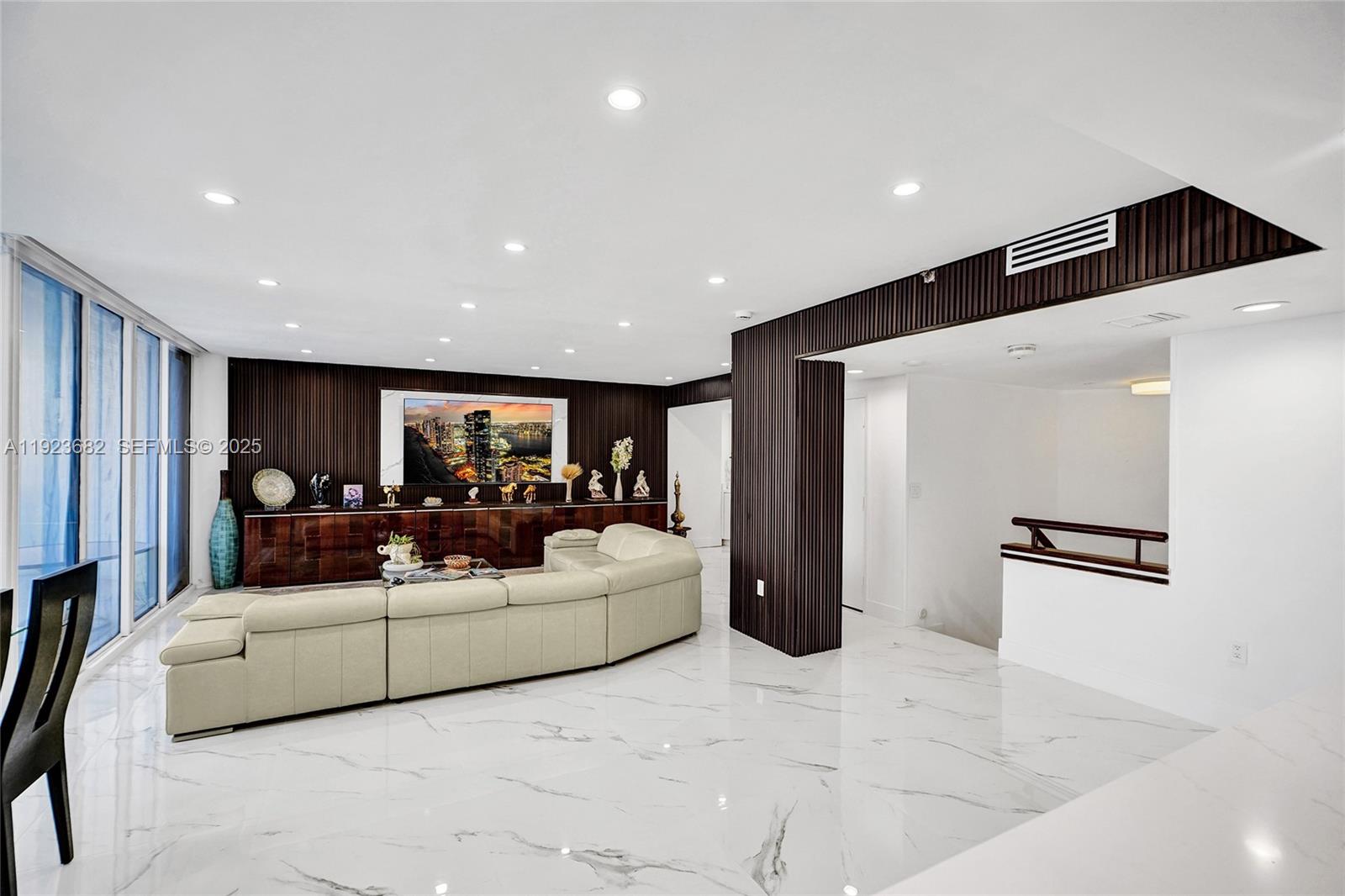 4000 ISL BLVD WILLIAMS IS - Residential