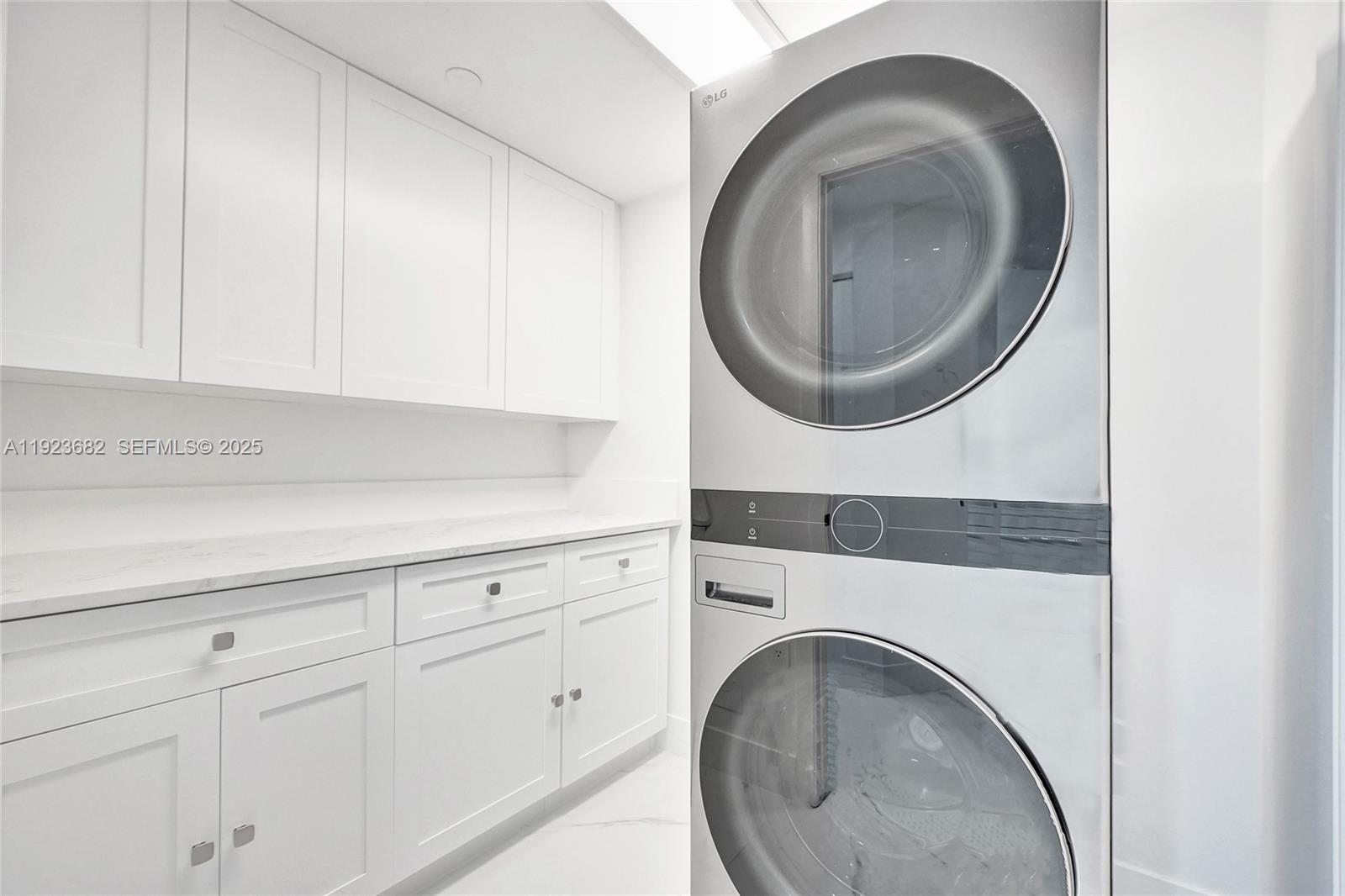 4000 ISL BLVD WILLIAMS IS - Residential