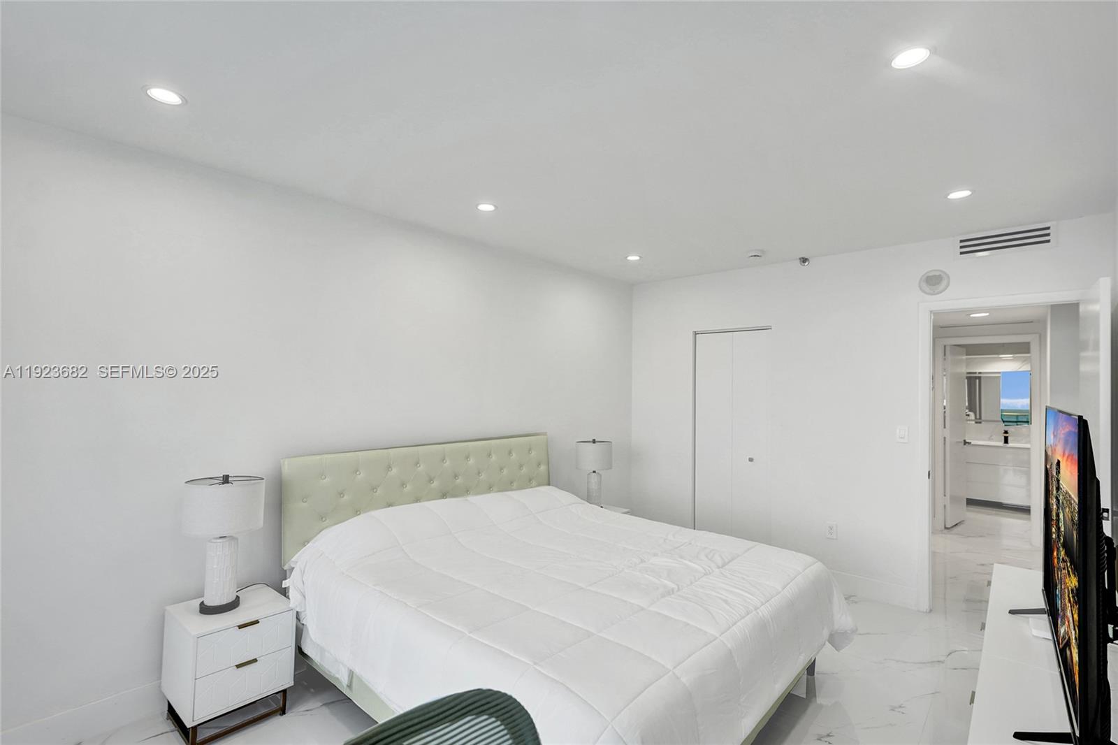 4000 ISL BLVD WILLIAMS IS - Residential