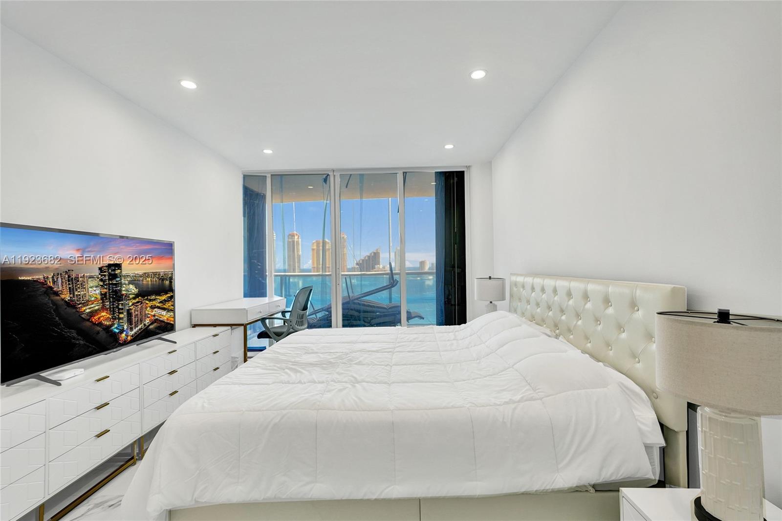 4000 ISL BLVD WILLIAMS IS - Residential