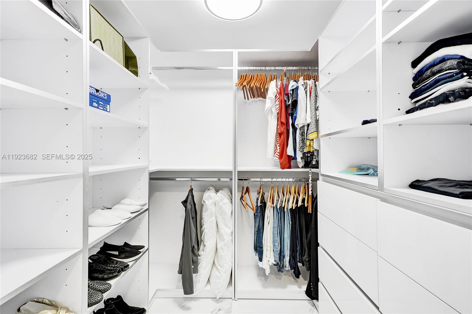 4000 ISL BLVD WILLIAMS IS - Residential