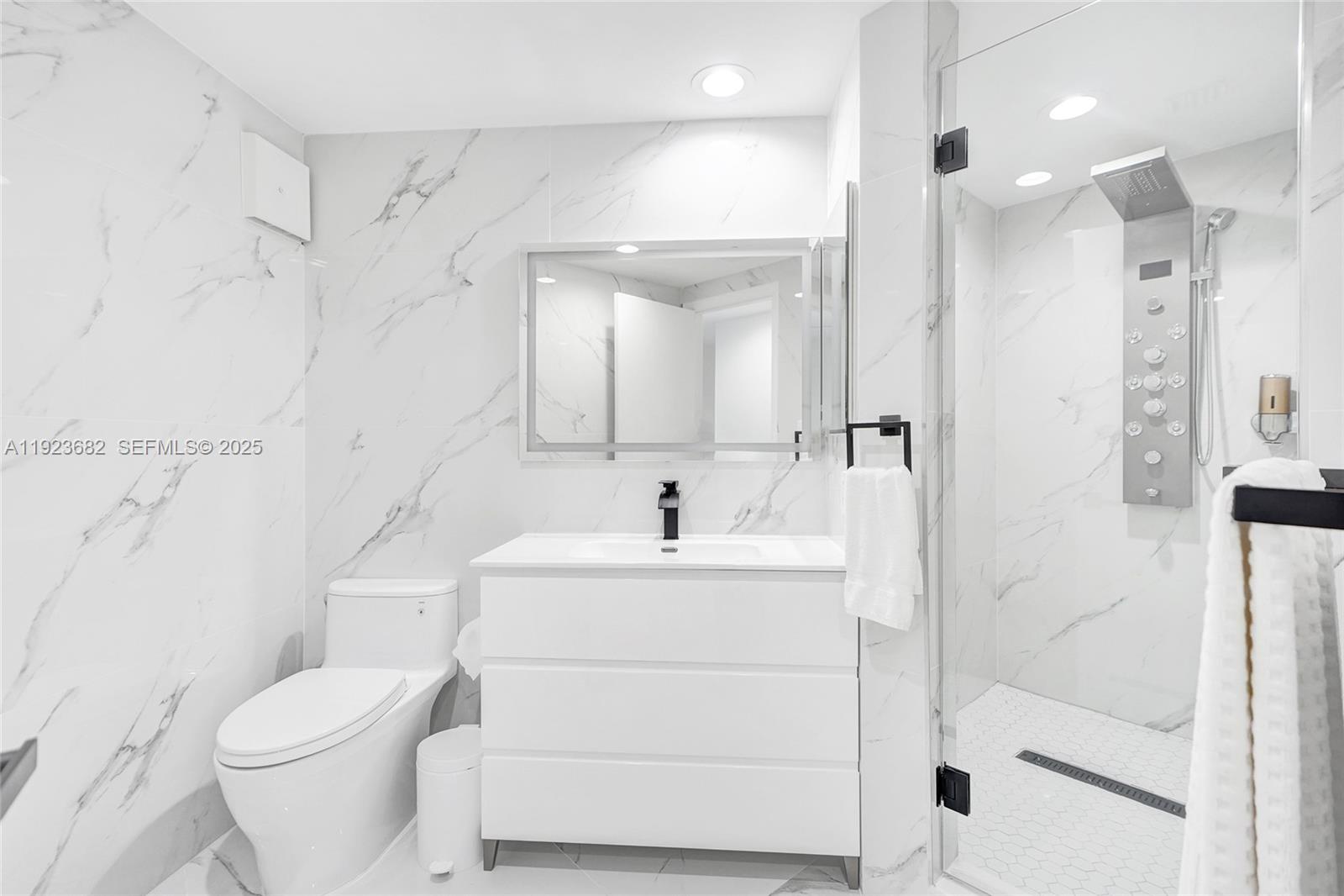 4000 ISL BLVD WILLIAMS IS - Residential