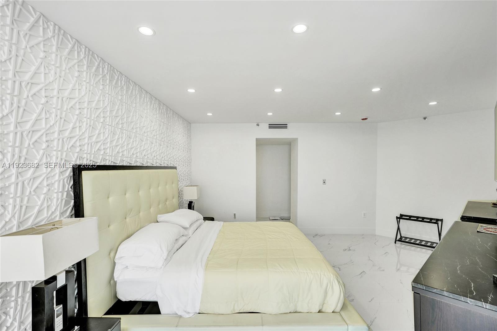 4000 ISL BLVD WILLIAMS IS - Residential