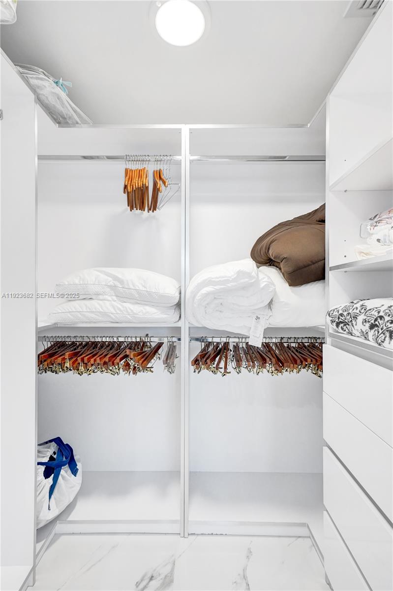 4000 ISL BLVD WILLIAMS IS - Residential