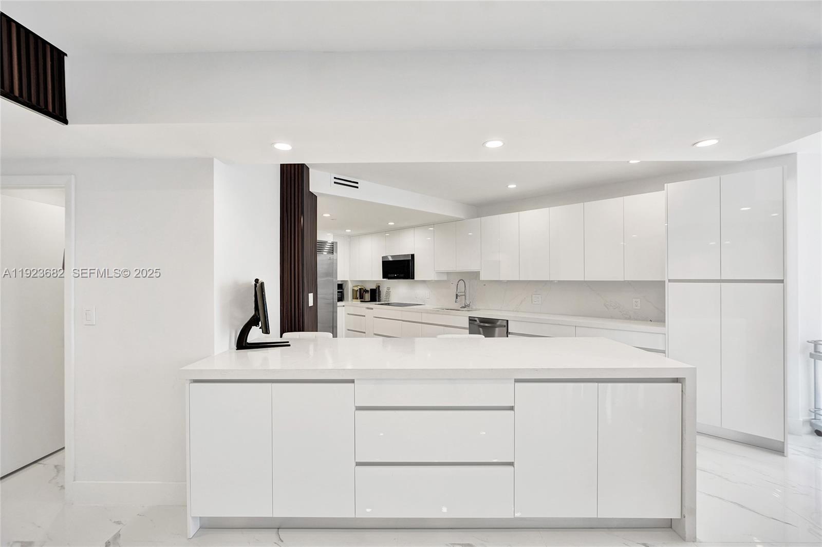 4000 ISL BLVD WILLIAMS IS - Residential