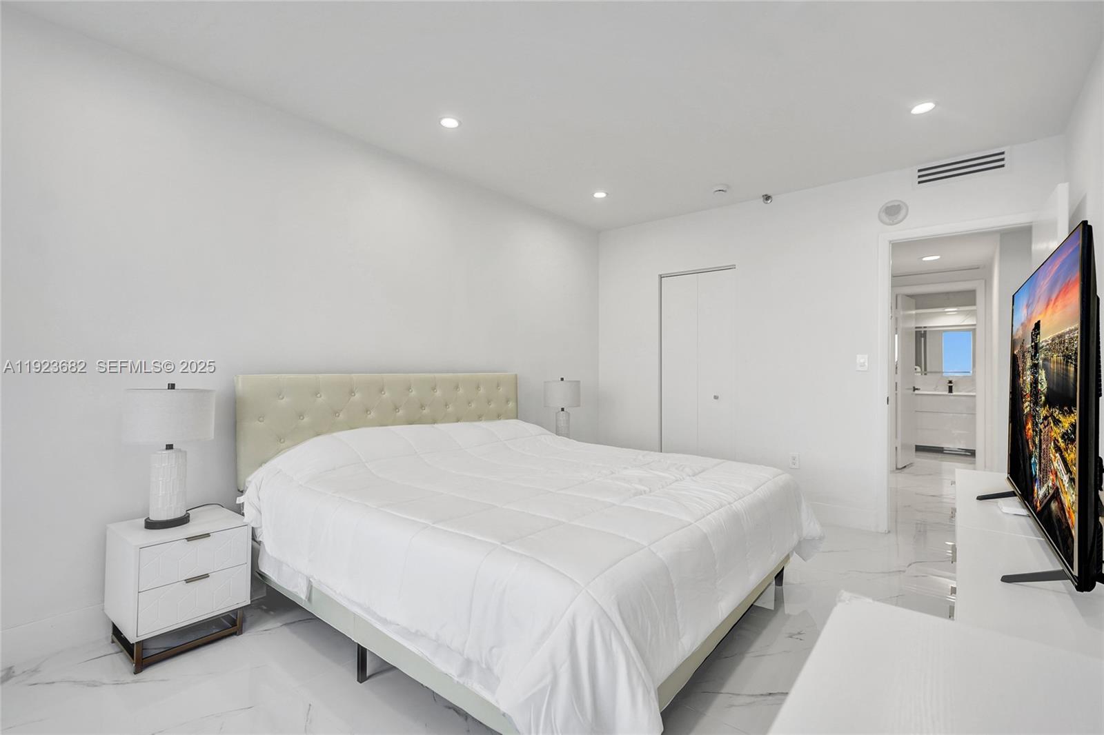 4000 ISL BLVD WILLIAMS IS - Residential