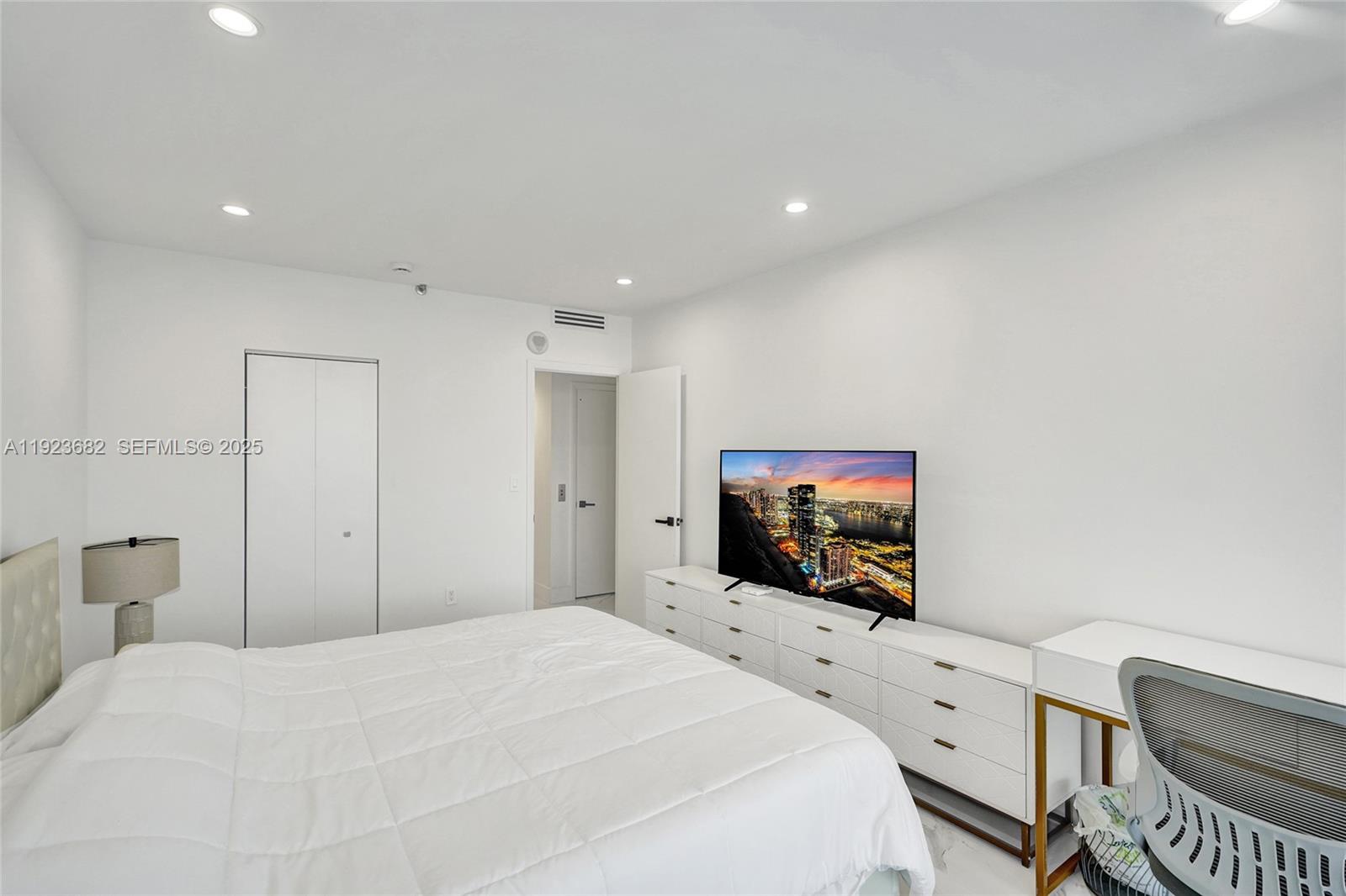 4000 ISL BLVD WILLIAMS IS - Residential