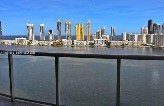 4000 ISL BLVD WILLIAMS IS - Residential