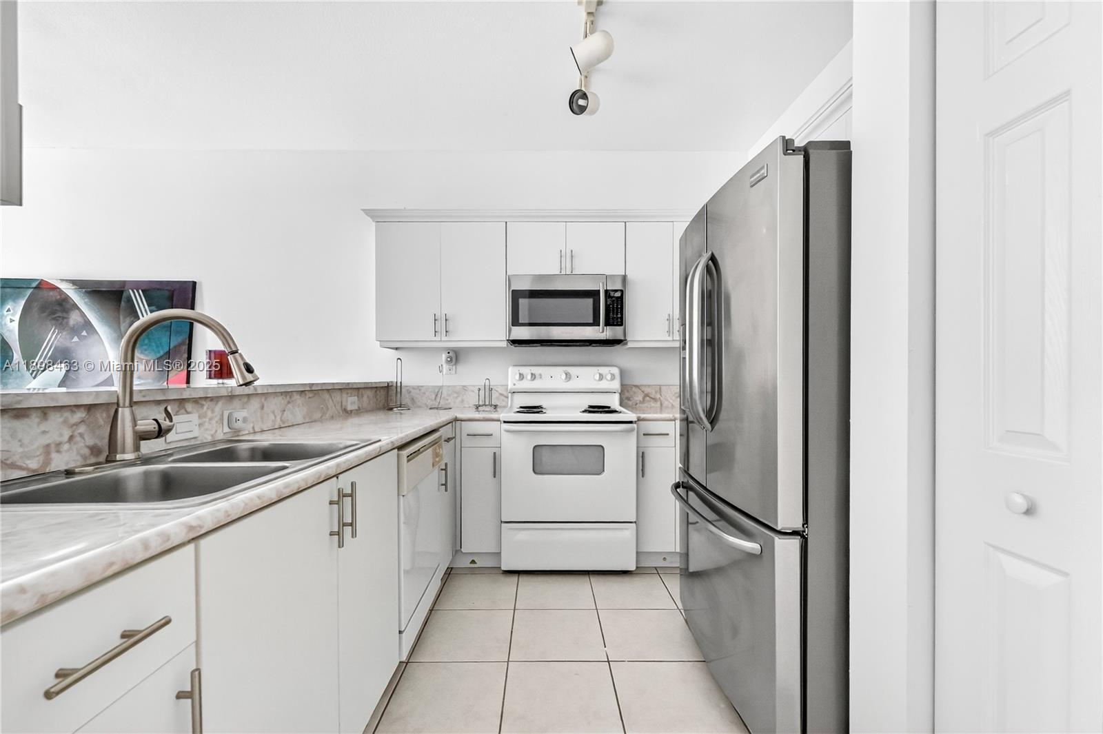 VILLAS DEL CAMPO SUB - Residential Lease