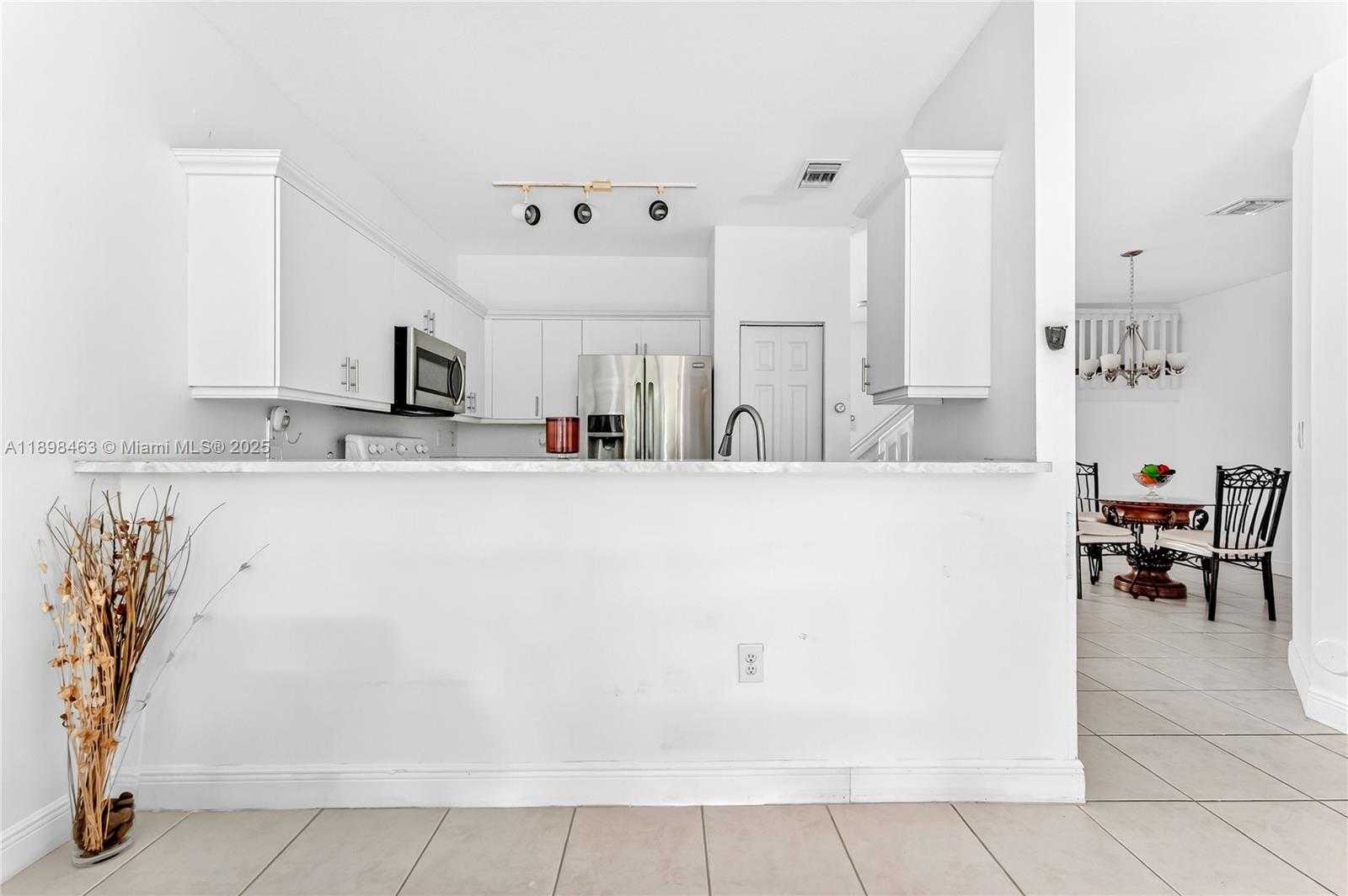 VILLAS DEL CAMPO SUB - Residential Lease