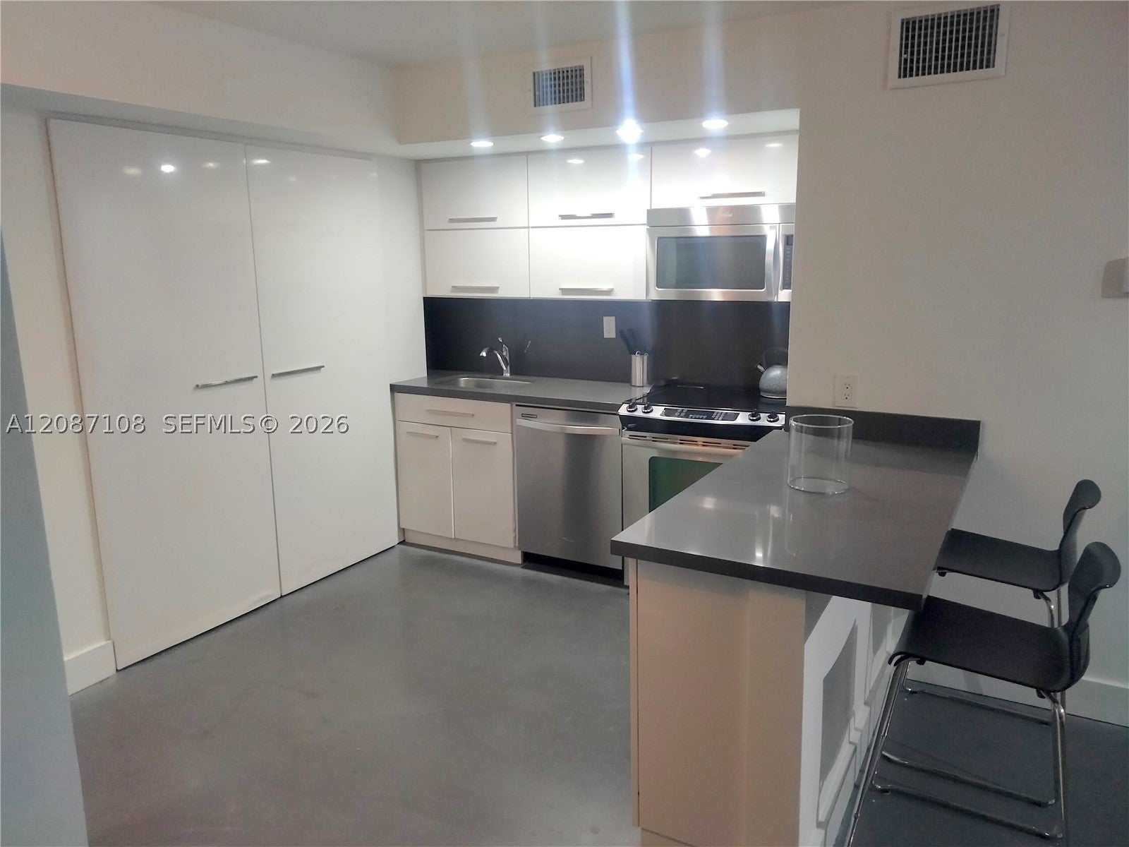 1800 Collins Ave 6B