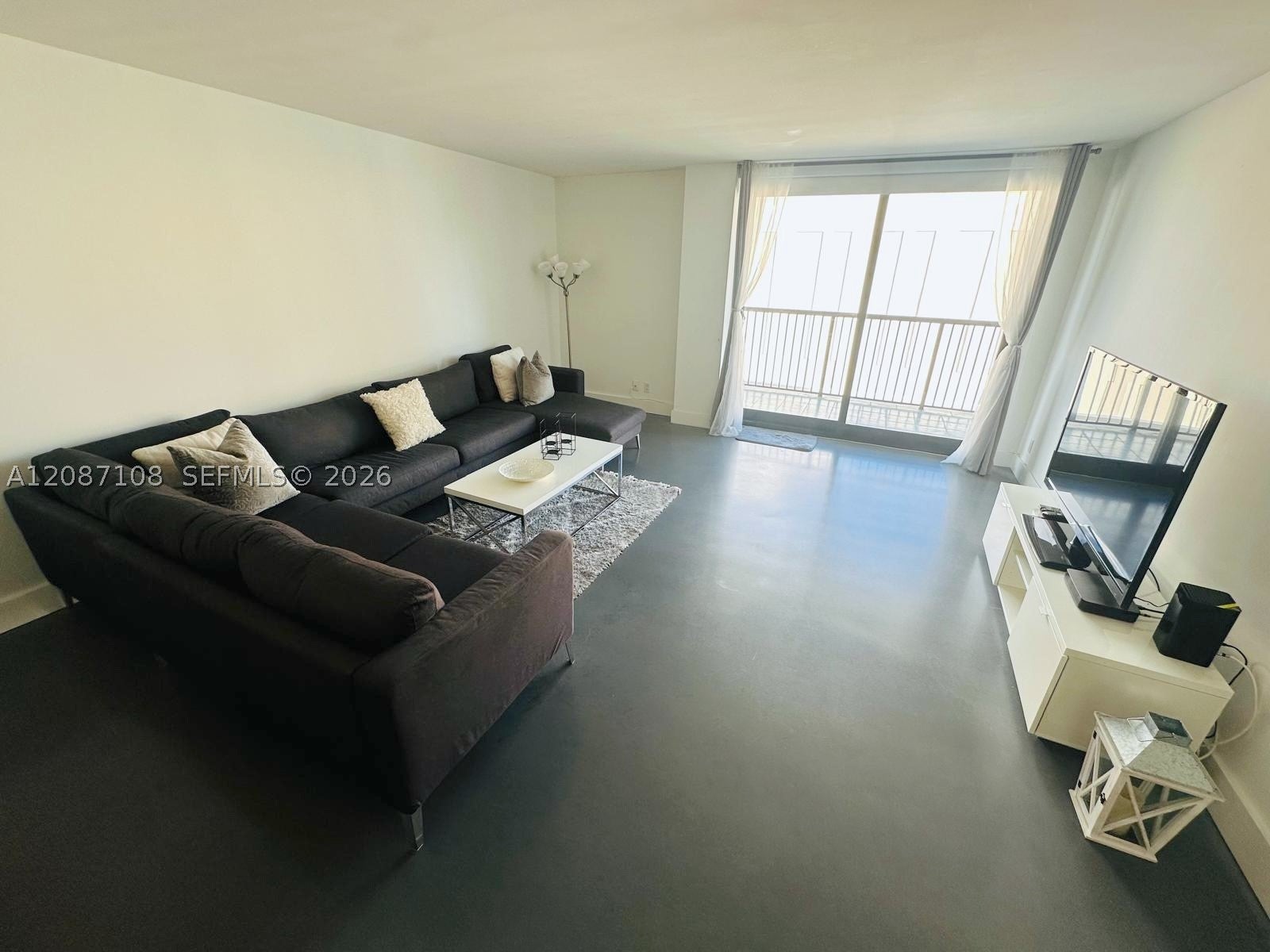 1800 Collins Ave 6B