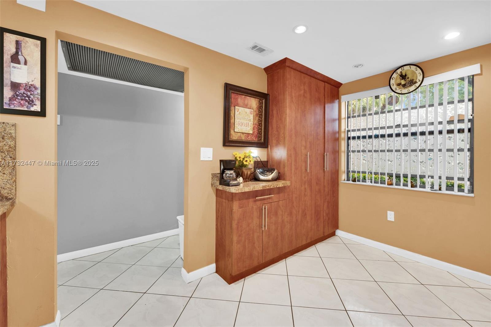 COLONY POINT 3 CONDO - Residential
