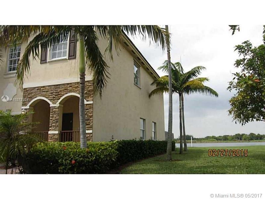 LAKE VIEW AND CORNER TOWNHOUSE, 4 BED/2.5 BATH. BIG LOT ! CLUB HOUSE, POOL ,GYM, GATED COMMUNITY. BUYER NEED TO SIGN FIRPTA ADDENDUM.